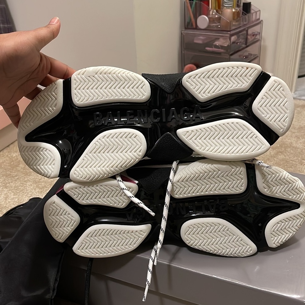 Authentic Balenciaga triple s NIB - Picture 6 of 7